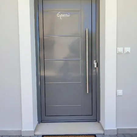 Niriides Apartment *