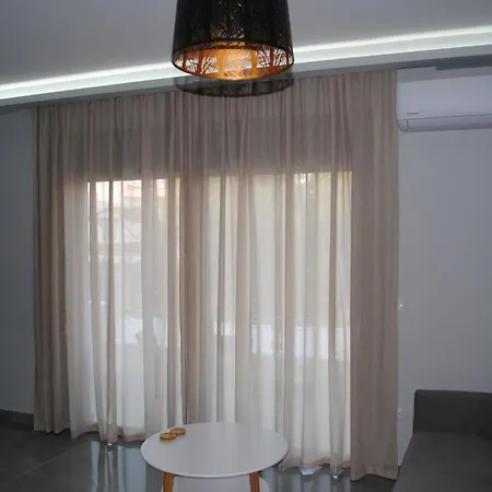 Apartment Niriides *